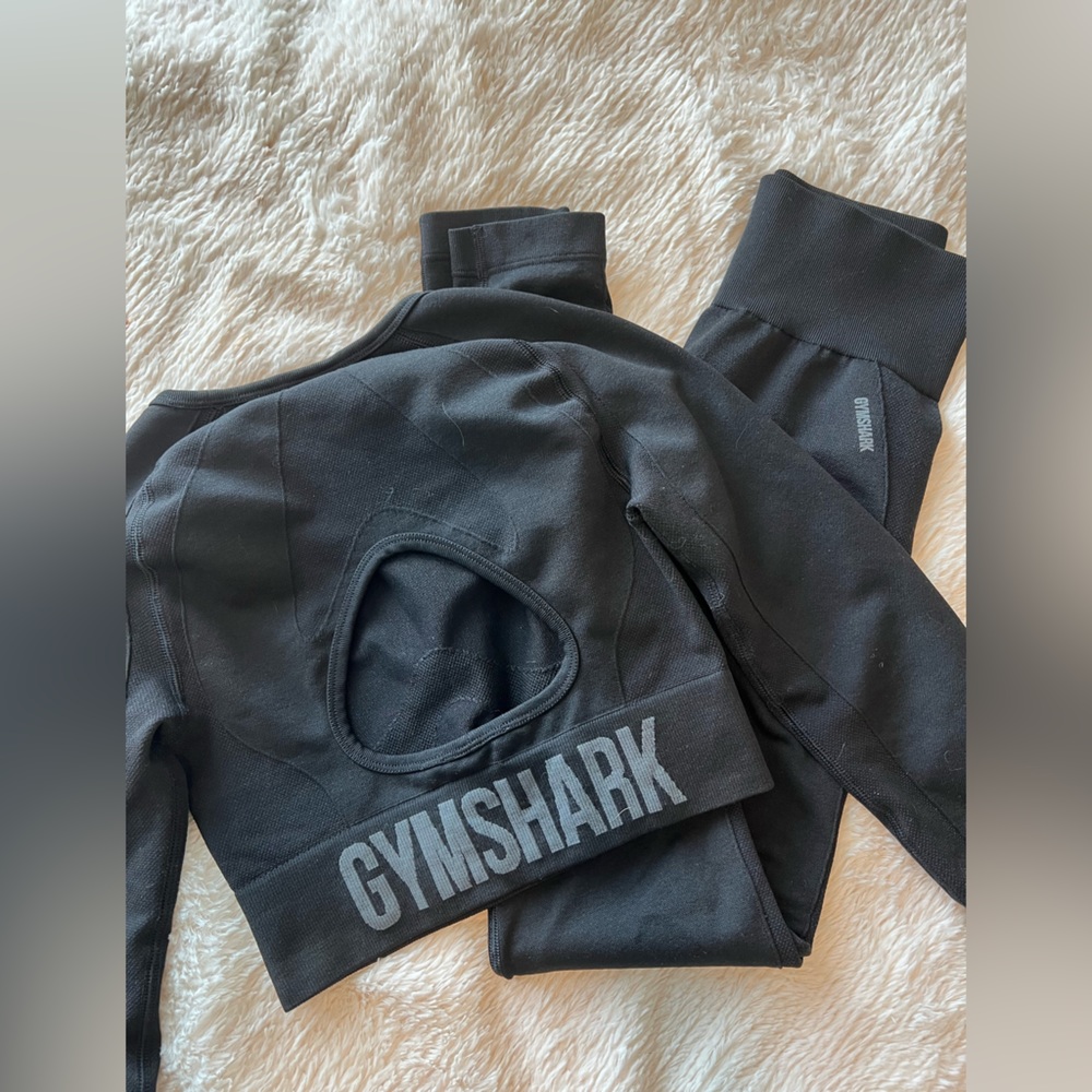 GymShark leggings/ long sleeve tops with bonus ultra crop shirt XS